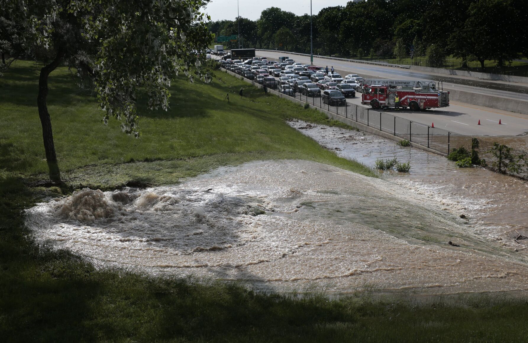 Water main break shuts Interstate 64 at Forest Park